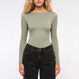 NWOT Abercrombie Long-Sleeve Sculpt Matte Fabric Tuckable Slash Top